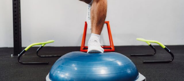 rehabilitacja więzadła krzyżowego tylnego